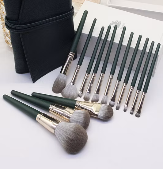 Logo personalizzato 14 pezzi Pennelli sintetici professionali per etichetta privata di alta qualità Set di pennelli per trucco verde con marsupio